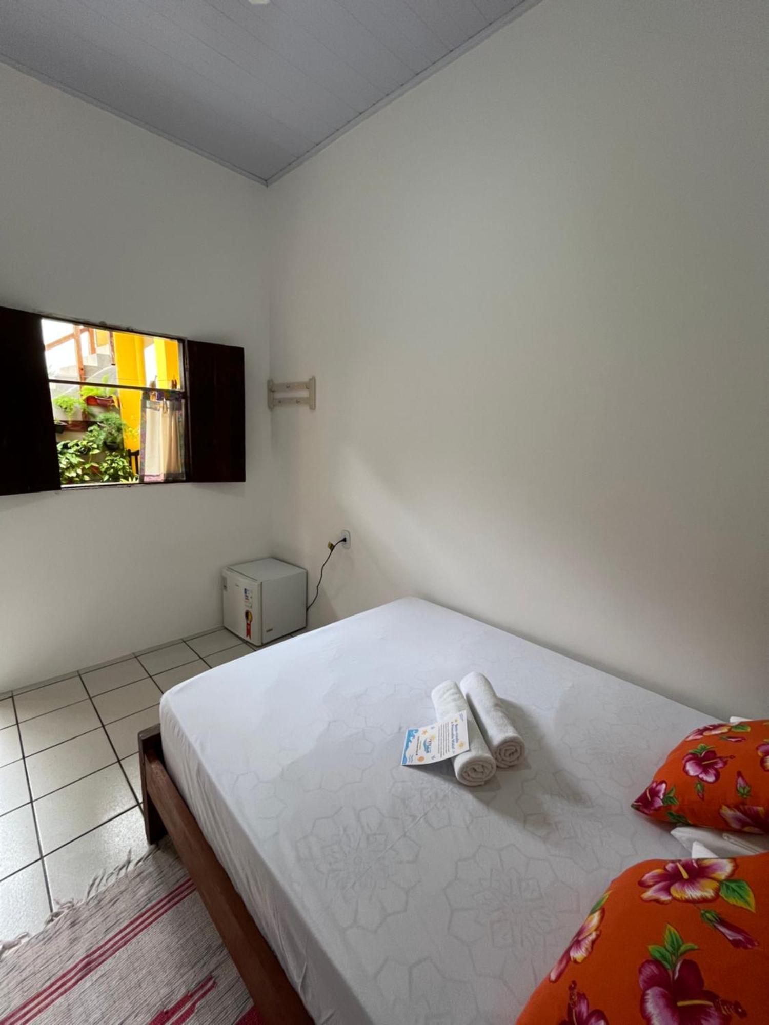 Quarto com Cama de Casal ou 2 de Solteiro e Banheiro